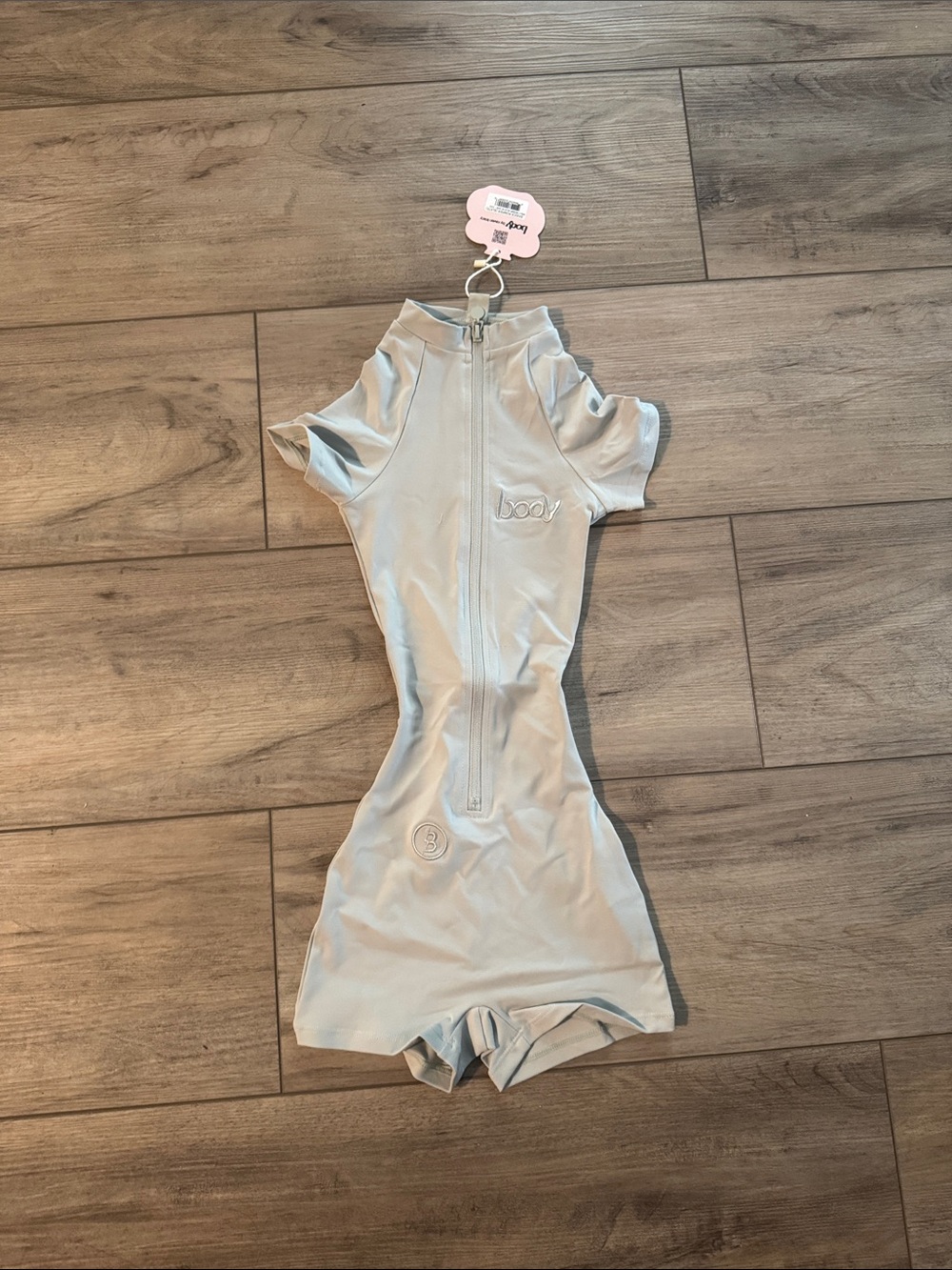 Body Short Sleeve One-Piece Swimsuit in Light Gray by